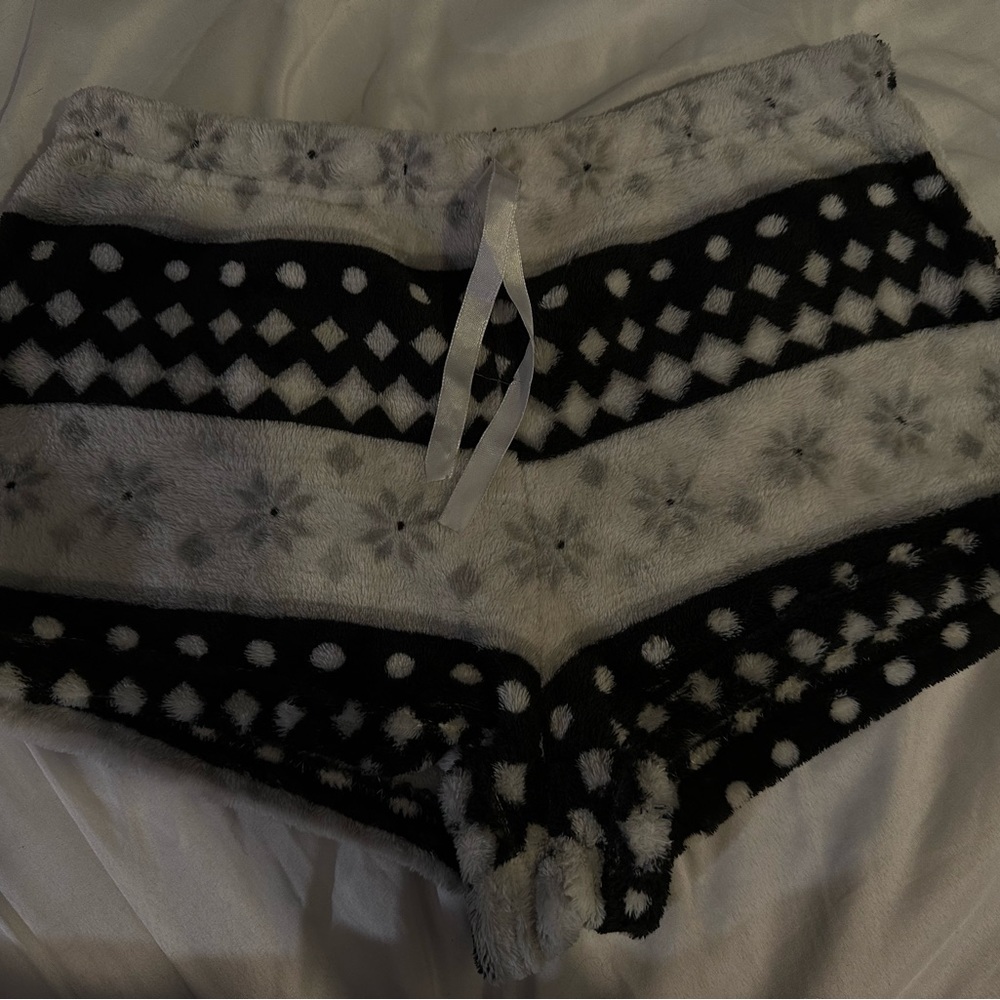 •Women’s Soft Sleep Shorts